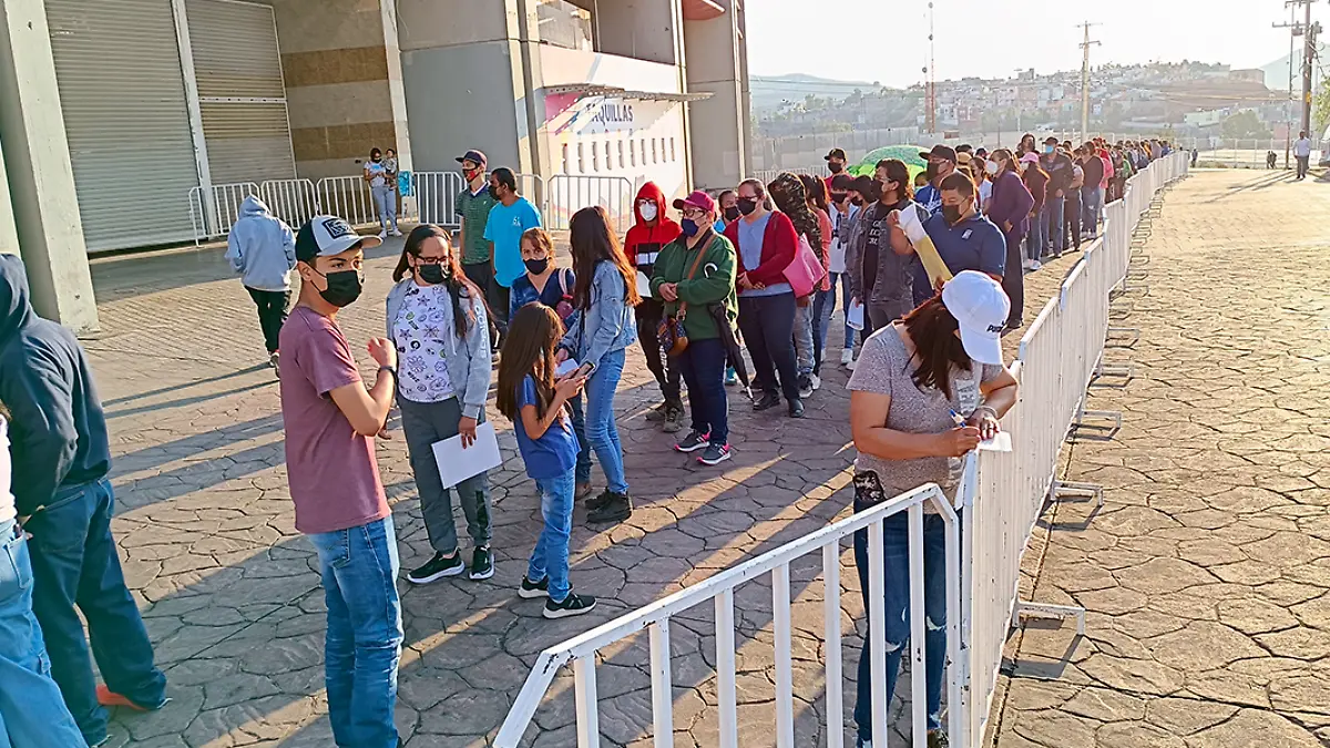 adolescentes formados para recibir la vacuna contra covid-19